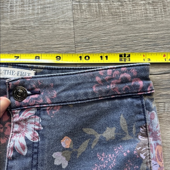 Free People We The Free Youthquake Purple Navy Floral Flare Jeans Cropped 27 - Picture 12 of 13